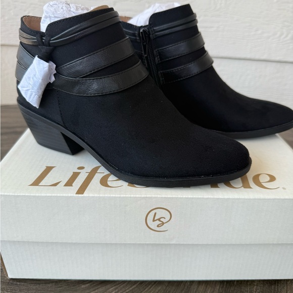 Life Stride Black Ankle Booties size 9.5W - Picture 1 of 6
